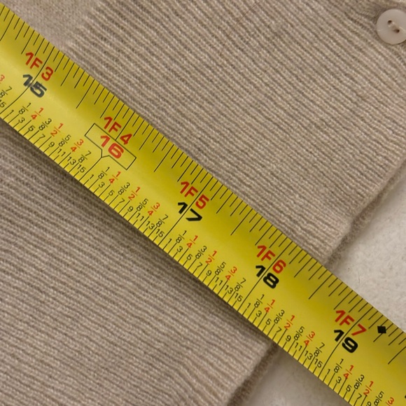 Cashmere cardigan. - Picture 2 of 3